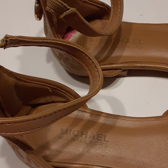 Michael Kors Maryam Girls Flat Shoes - Picture 5 of 8